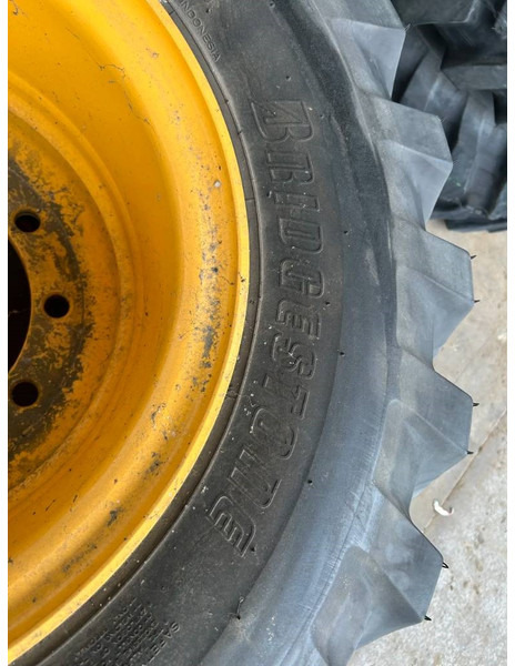Bridgestone 1000 x 20 Set / 10.00 x 20: 4x2 Tyres - Neumáticos y llantas para Maquinaria de construcción: foto 2 Bridgestone 1000 x 20 Set / 10.00 x 20: 4x2 Tyres - Neumáticos y llantas para Maquinaria de construcción: foto 2