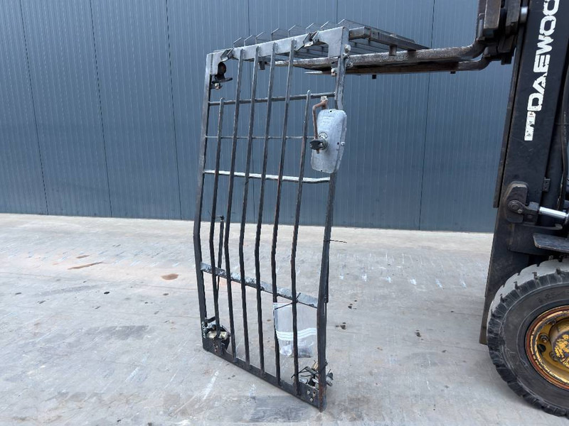 Cat 313E / M315F / 320F / 323E / 325F / 329E / 330F / - Cabina e interior para Maquinaria de construcción: foto 1 Cat 313E / M315F / 320F / 323E / 325F / 329E / 330F / - Cabina e interior para Maquinaria de construcción: foto 1