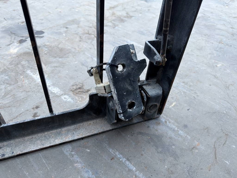 Cat 313E / M315F / 320F / 323E / 325F / 329E / 330F / - Cabina e interior para Maquinaria de construcción: foto 5 Cat 313E / M315F / 320F / 323E / 325F / 329E / 330F / - Cabina e interior para Maquinaria de construcción: foto 5