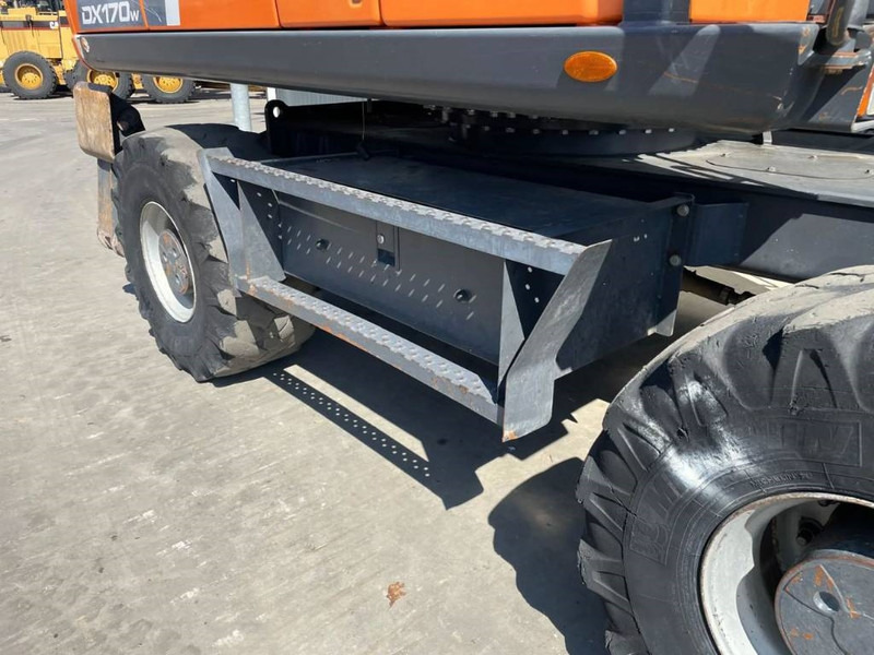 Excavadora de ruedas Doosan DX170W-5: foto 12 Excavadora de ruedas Doosan DX170W-5: foto 12