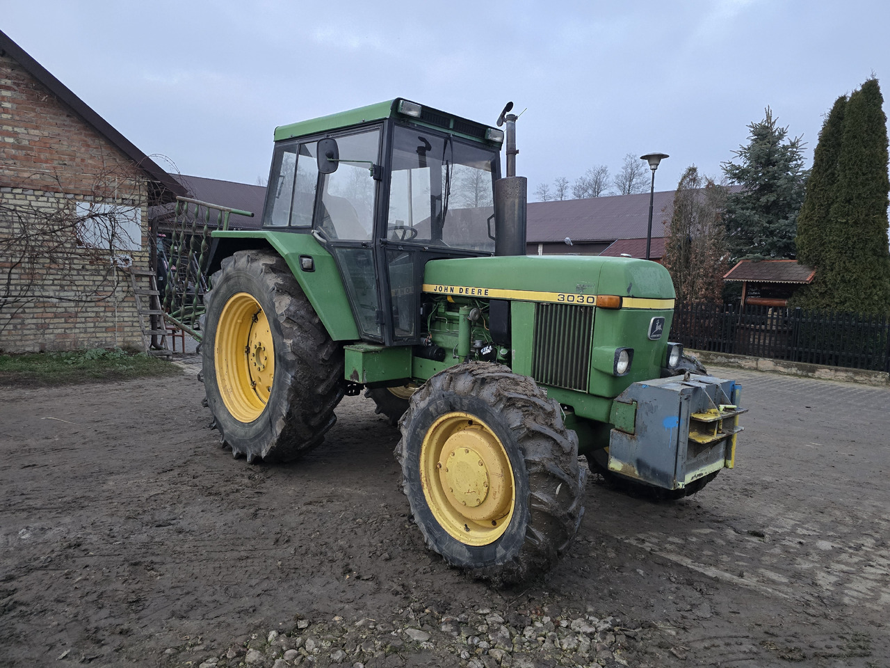 JOHN DEERE 3030E - Tractor: foto 1 JOHN DEERE 3030E - Tractor: foto 1