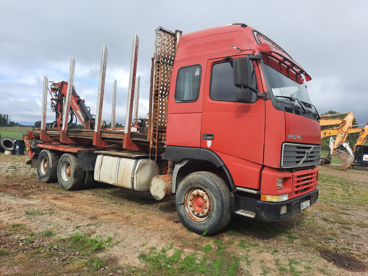 VOLVO FH12 - Camión forestal, Camión grúa: foto 1 VOLVO FH12 - Camión forestal, Camión grúa: foto 1