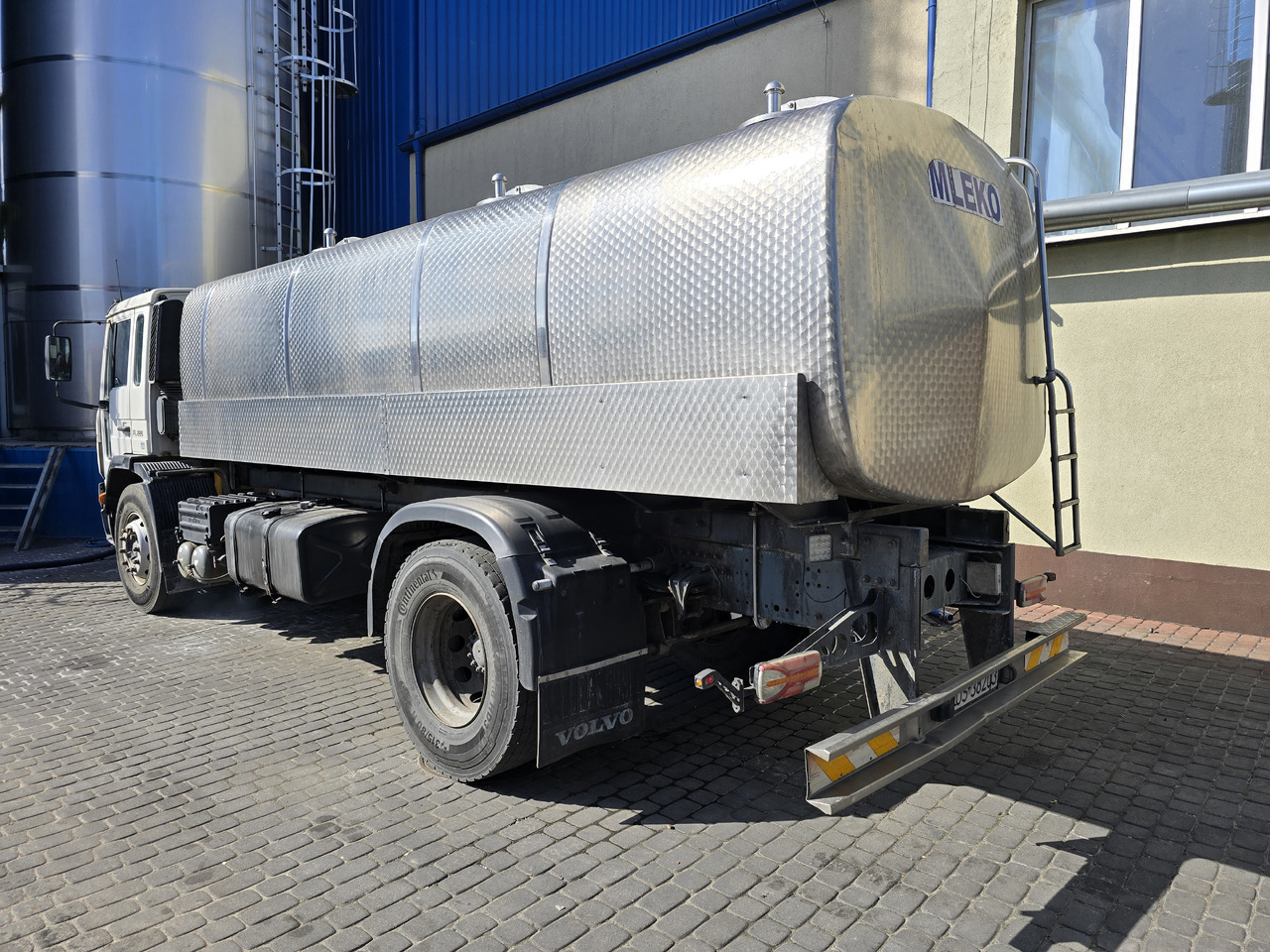VOLVO FL 220 - Camión cisterna: foto 4 VOLVO FL 220 - Camión cisterna: foto 4