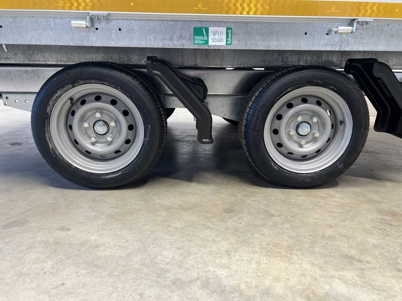 Leasing de EDUARD 3318-4-3O4-3563-P Dreiseitenkipper EDUARD 3318-4-3O4-3563-P Dreiseitenkipper: foto 27 Leasing de EDUARD 3318-4-3O4-3563-P Dreiseitenkipper EDUARD 3318-4-3O4-3563-P Dreiseitenkipper: foto 27