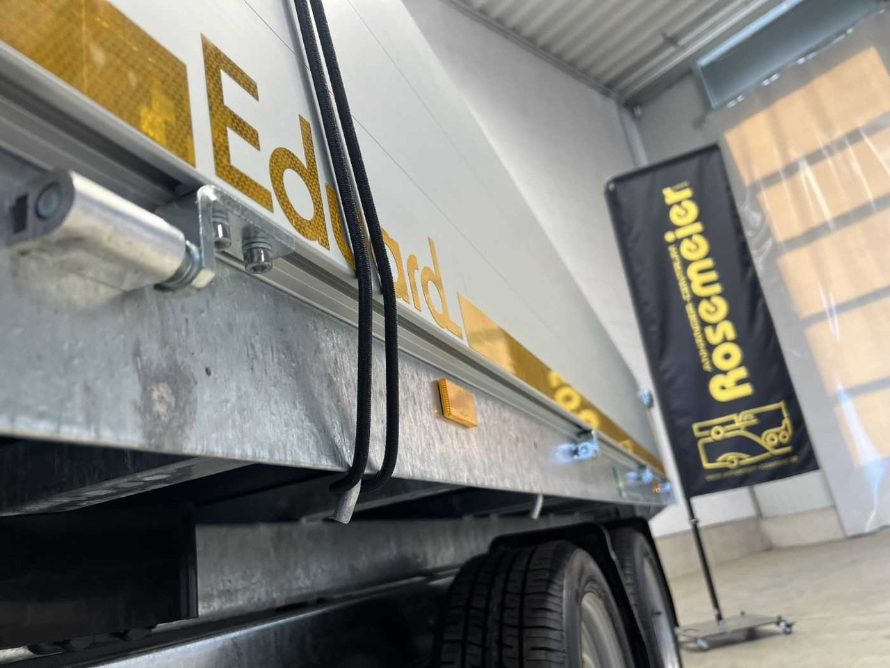 Leasing de EDUARD 3318-4-3O4-3563-P Dreiseitenkipper EDUARD 3318-4-3O4-3563-P Dreiseitenkipper: foto 22 Leasing de EDUARD 3318-4-3O4-3563-P Dreiseitenkipper EDUARD 3318-4-3O4-3563-P Dreiseitenkipper: foto 22