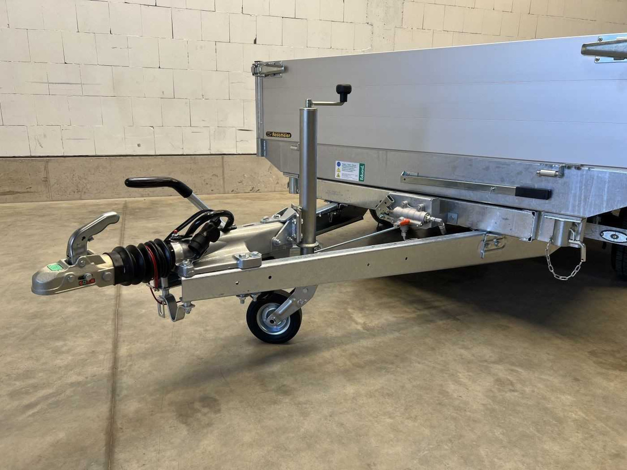 Leasing de EDUARD 3318-4-3O4-3563-P Dreiseitenkipper EDUARD 3318-4-3O4-3563-P Dreiseitenkipper: foto 25 Leasing de EDUARD 3318-4-3O4-3563-P Dreiseitenkipper EDUARD 3318-4-3O4-3563-P Dreiseitenkipper: foto 25