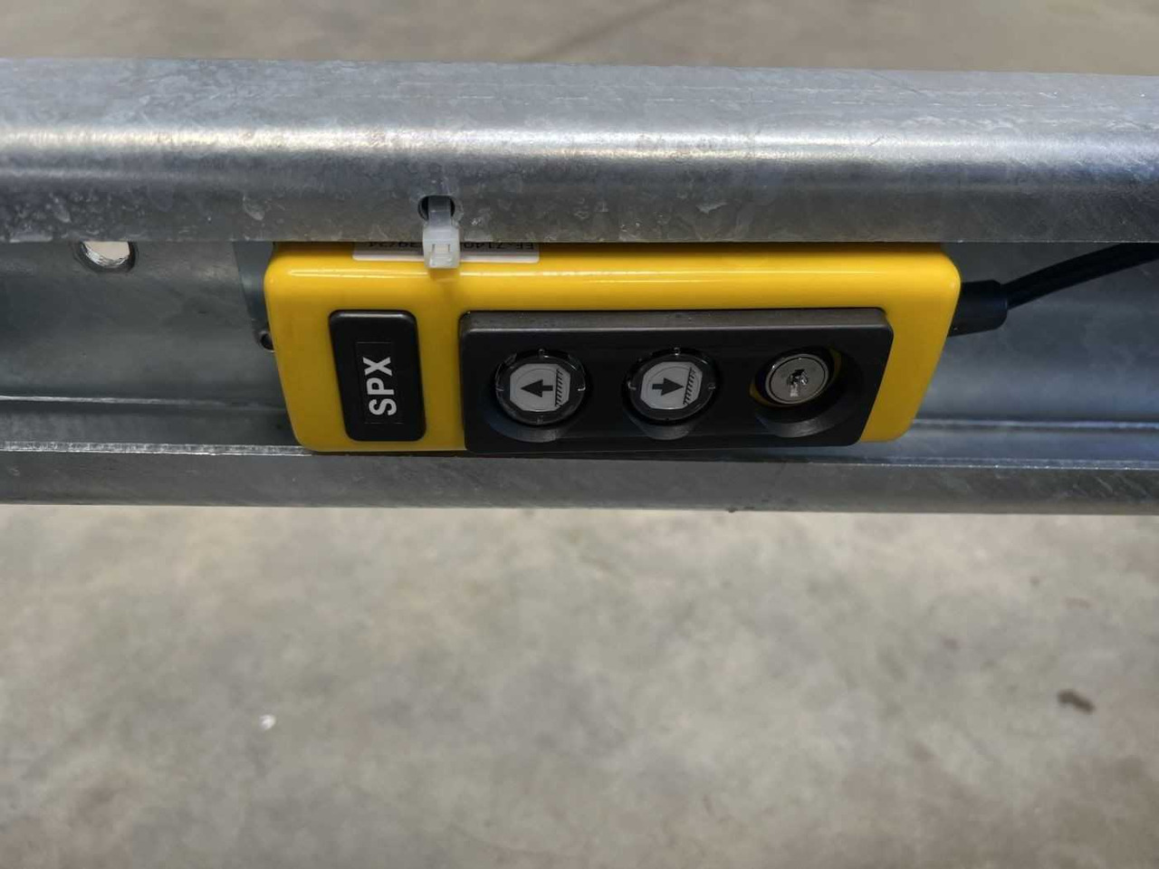 Leasing de EDUARD 3318-4-3O4-3563-P Dreiseitenkipper EDUARD 3318-4-3O4-3563-P Dreiseitenkipper: foto 24 Leasing de EDUARD 3318-4-3O4-3563-P Dreiseitenkipper EDUARD 3318-4-3O4-3563-P Dreiseitenkipper: foto 24