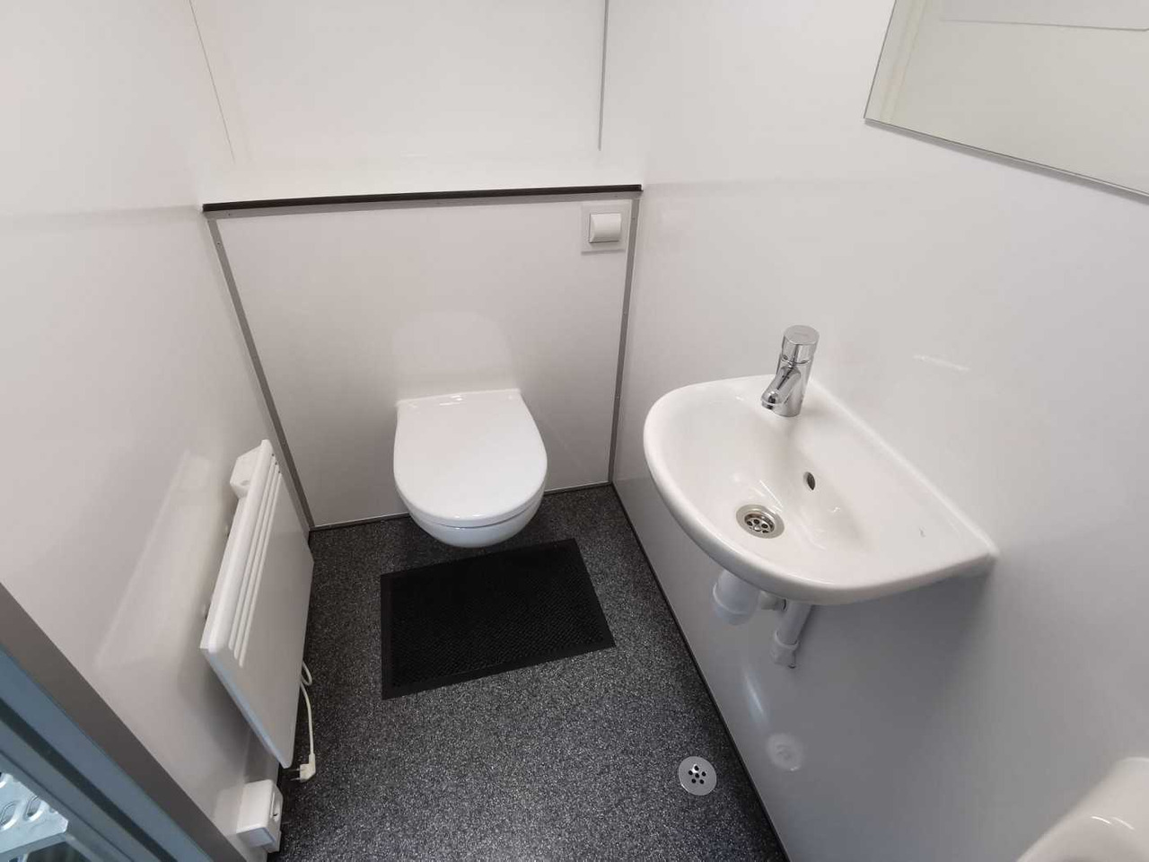 1 + 1 + 1 Doppeltank Toilettenanhänger - Remolque: foto 5 1 + 1 + 1 Doppeltank Toilettenanhänger - Remolque: foto 5
