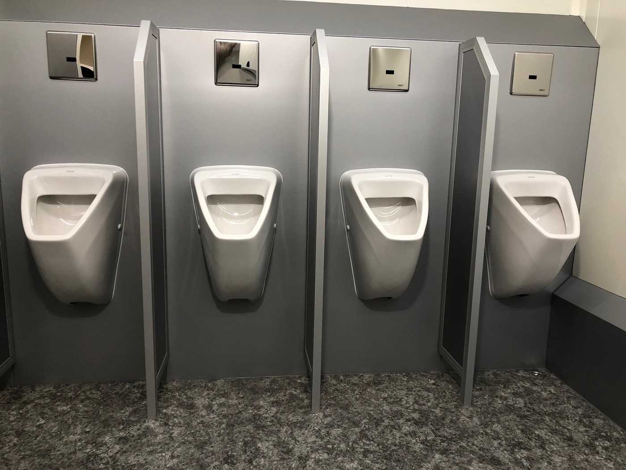 4 Damen, 1 Herren, 4 Urinale Toilettenanhänger - Remolque: foto 5 4 Damen, 1 Herren, 4 Urinale Toilettenanhänger - Remolque: foto 5