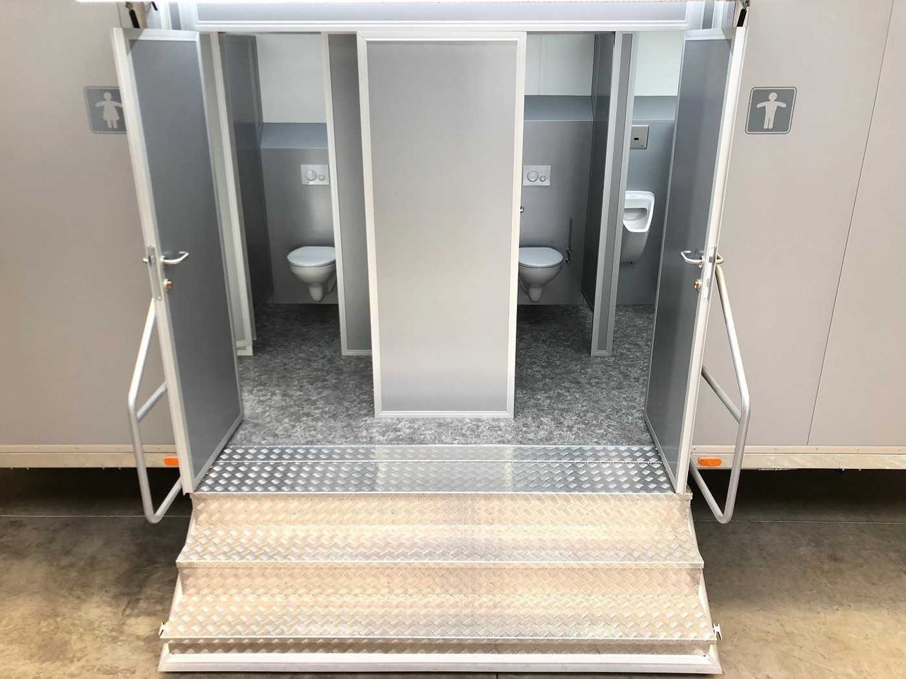 4 Damen, 1 Herren, 4 Urinale Toilettenanhänger - Remolque: foto 3 4 Damen, 1 Herren, 4 Urinale Toilettenanhänger - Remolque: foto 3