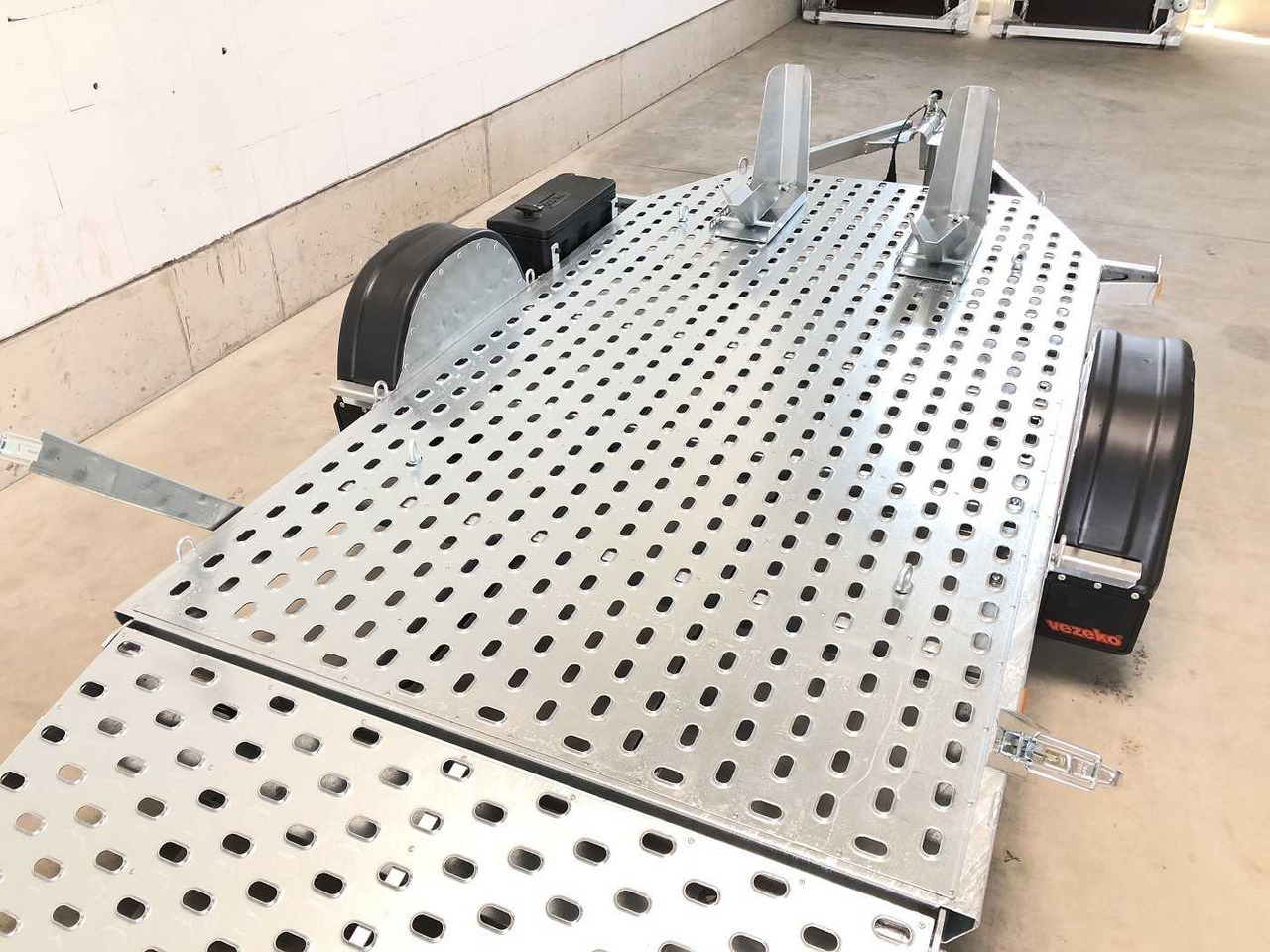 VEZEKO Motovan B 08+Box Motorradanhänger - Remolque para moto: foto 4 VEZEKO Motovan B 08+Box Motorradanhänger - Remolque para moto: foto 4