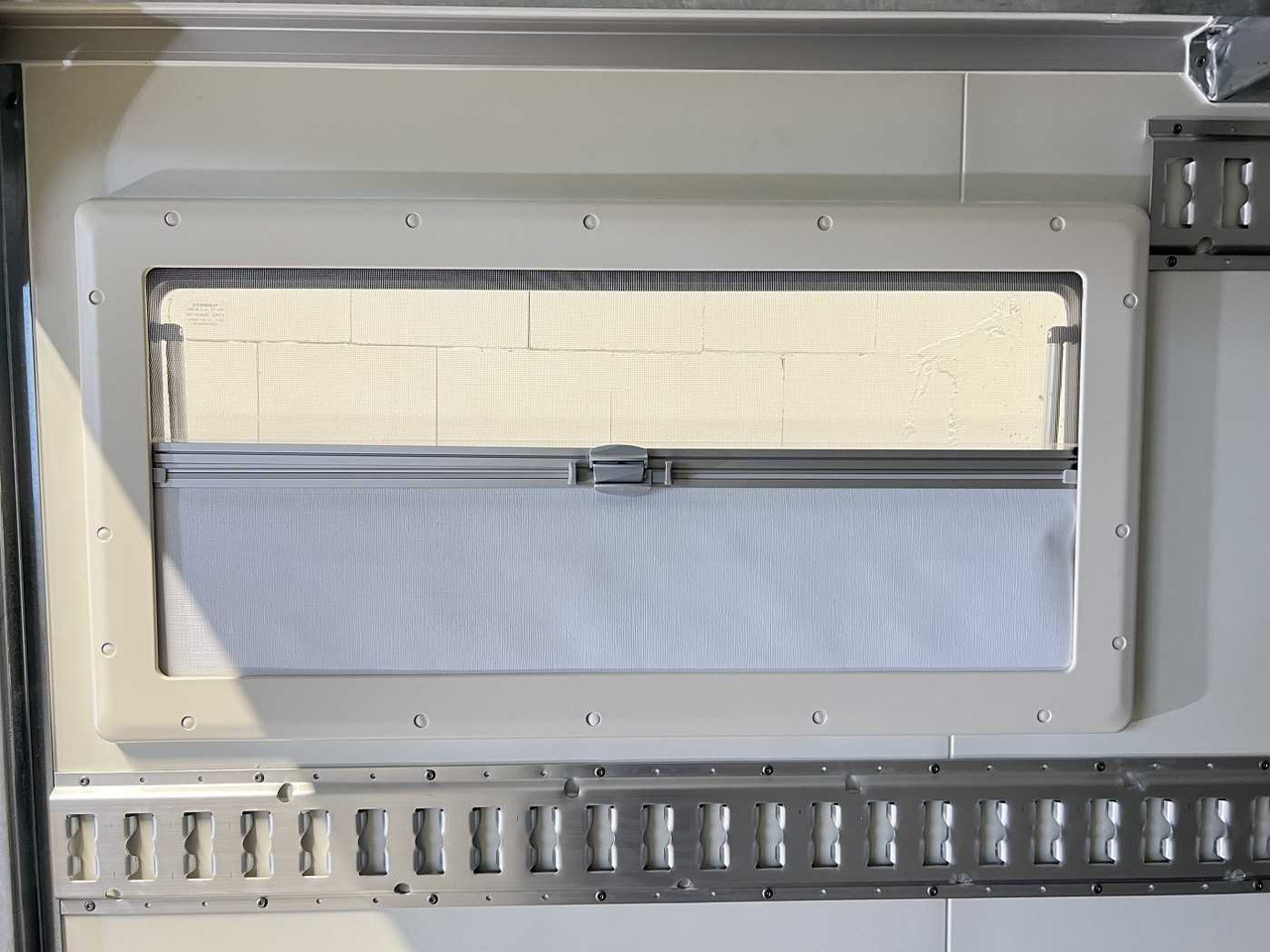Remolque caja cerrada nuevo VEZEKO TK B 27.35 Individual Kofferanhänger: foto 27