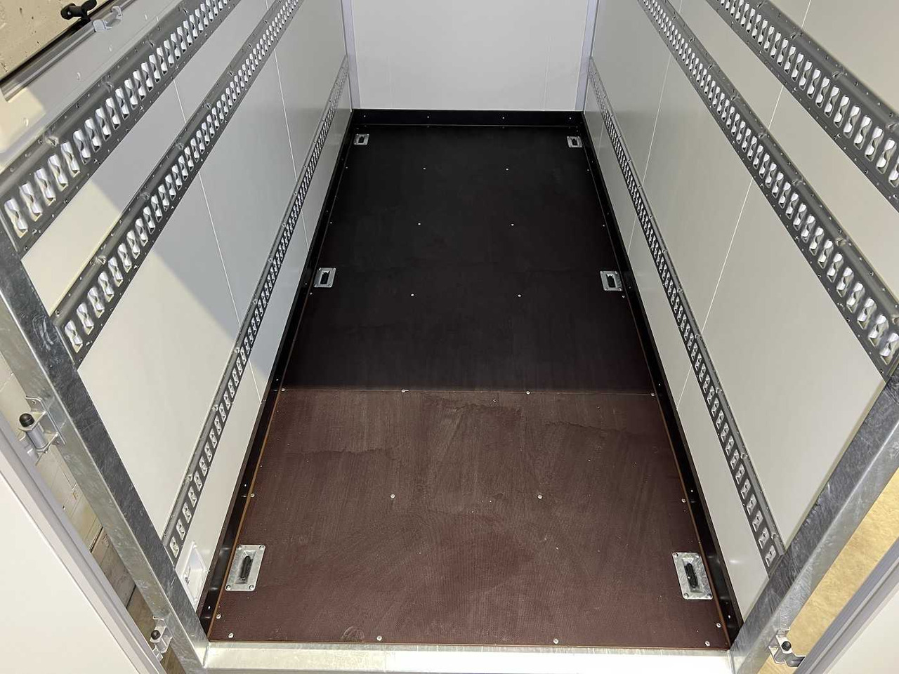 Remolque caja cerrada nuevo VEZEKO TK B 27.35 Individual Kofferanhänger: foto 7