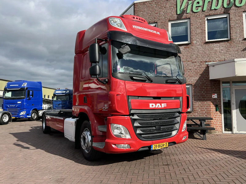 DAF CF 290 4X2 EURO6 SPACECAB RENOVA / VANGMUIL / LAADKLEP / TOP STAAT - Camión portacontenedore/ Intercambiable: foto 1 DAF CF 290 4X2 EURO6 SPACECAB RENOVA / VANGMUIL / LAADKLEP / TOP STAAT - Camión portacontenedore/ Intercambiable: foto 1