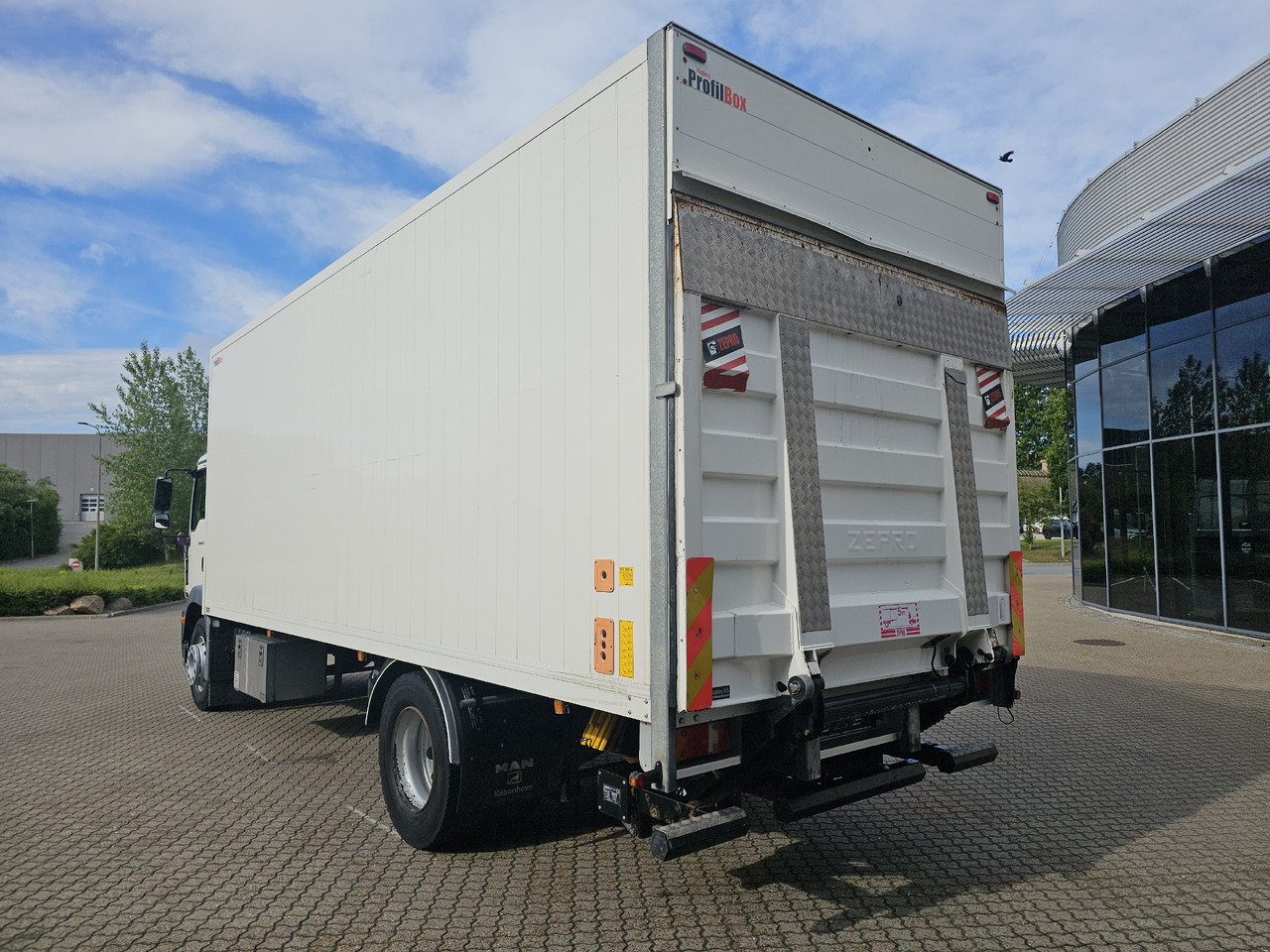 MAN TGM 18.290 - Camión caja cerrada: foto 3 MAN TGM 18.290 - Camión caja cerrada: foto 3