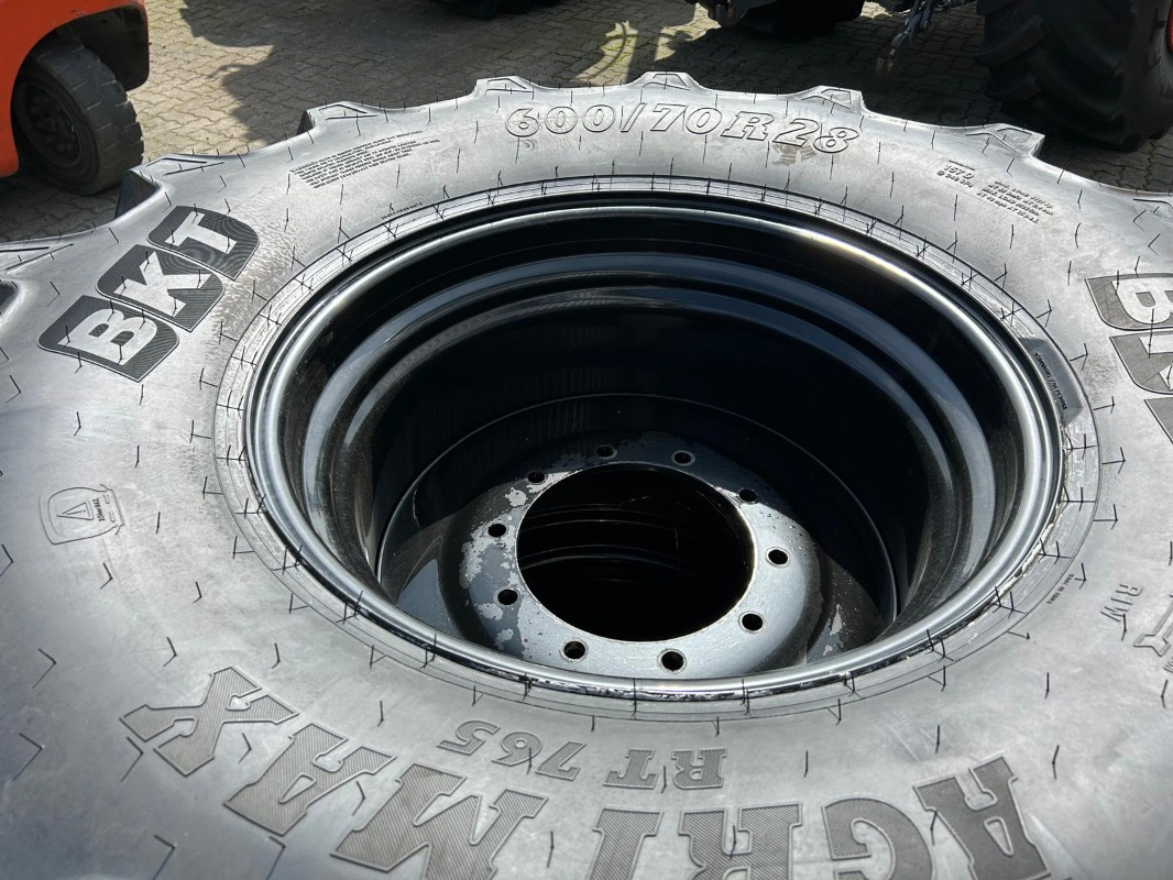 BKT 600/70R28 - 2 Stück - Neumáticos y llantas para Maquinaria agrícola: foto 3 BKT 600/70R28 - 2 Stück - Neumáticos y llantas para Maquinaria agrícola: foto 3