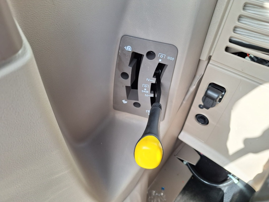 John Deere 6100M **MIETRÜCKLÄUFER** - Tractor: foto 5 John Deere 6100M **MIETRÜCKLÄUFER** - Tractor: foto 5