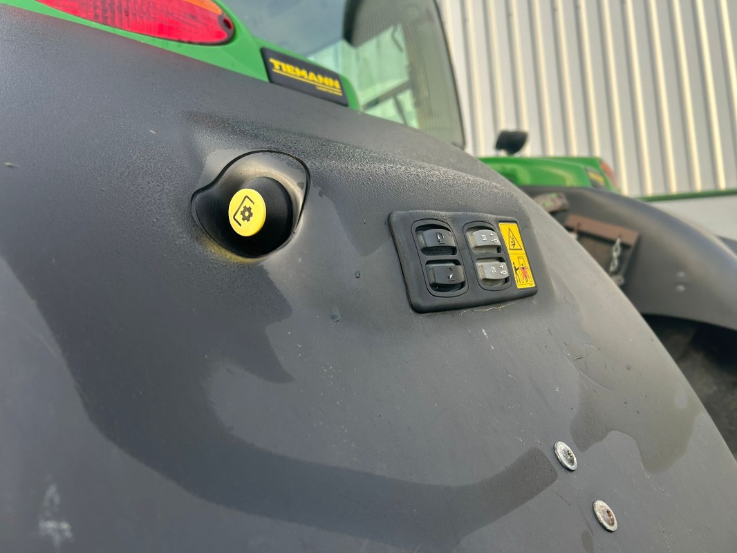 Tractor John Deere 6215R: foto 6