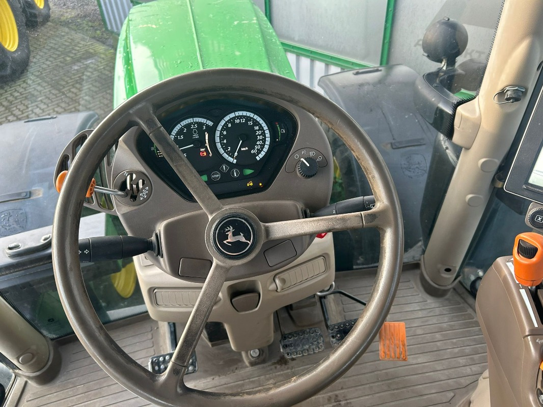 Tractor John Deere 6215R: foto 11