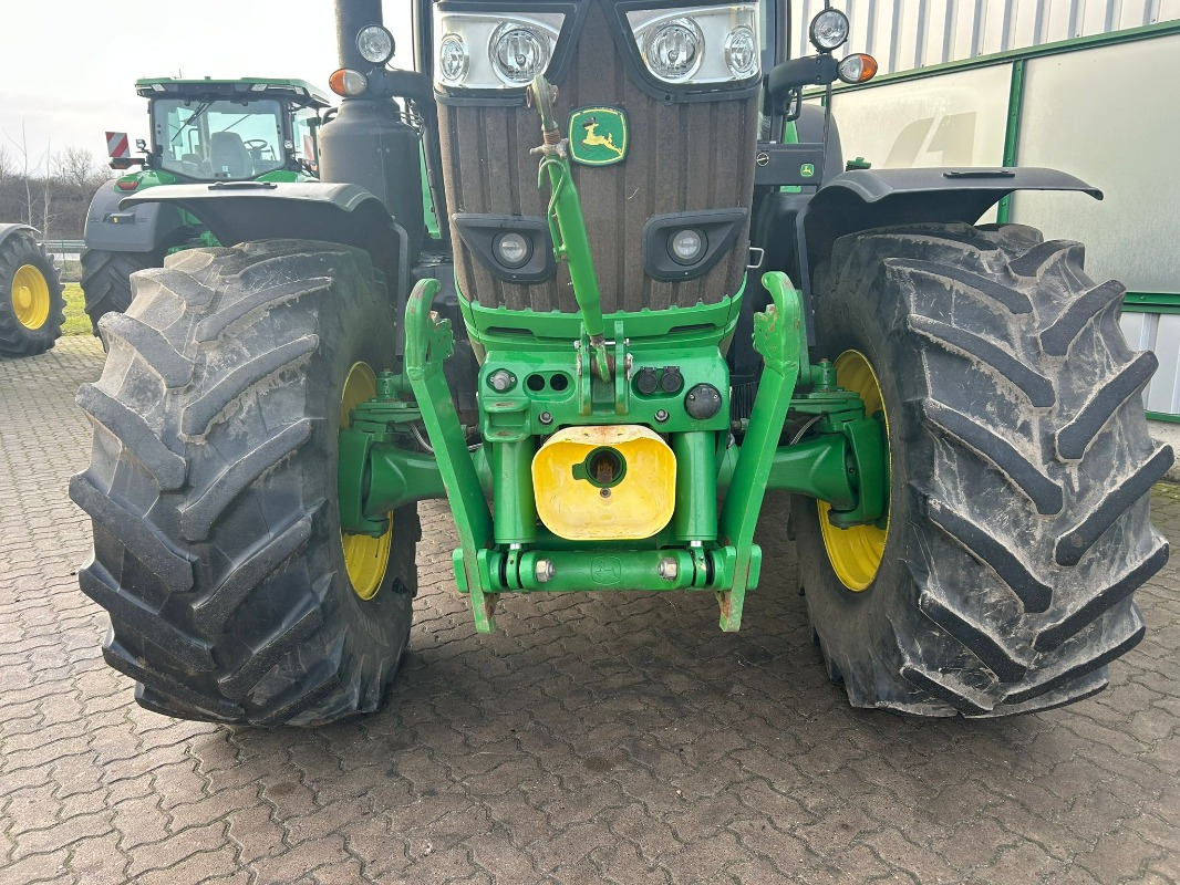 Tractor John Deere 6215R: foto 7
