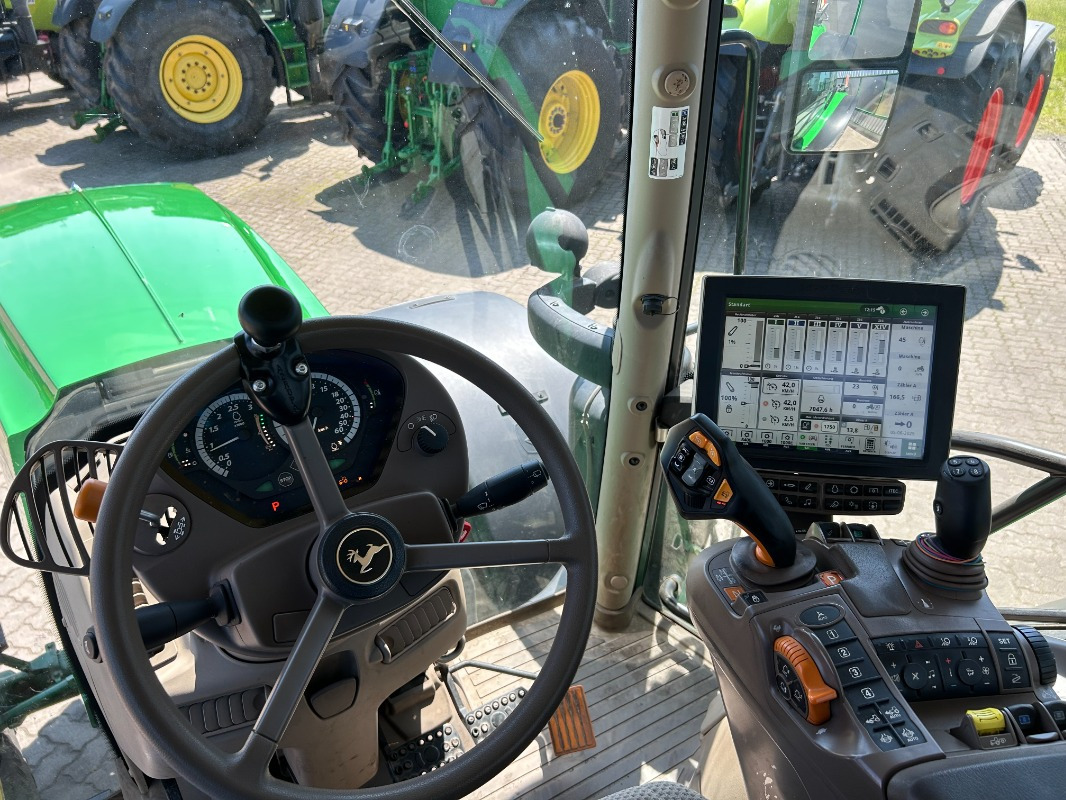John Deere 6215R - Tractor: foto 2 John Deere 6215R - Tractor: foto 2