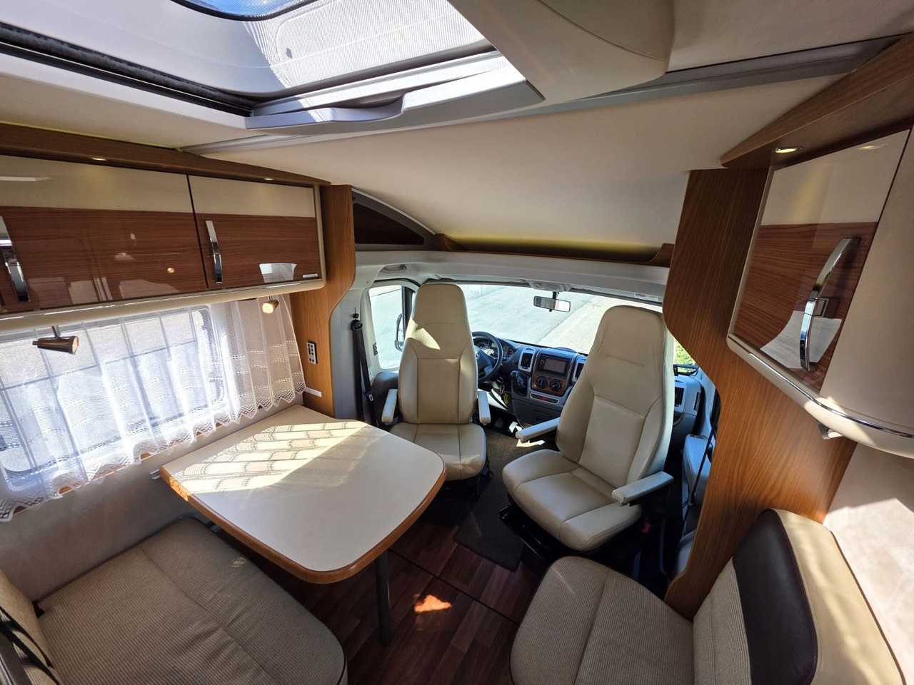 HYMER / ERIBA / HYMERCAR T 674 SL - Einzelbetten - auto.Sat/TV - Solar - - Autocaravana perfilada: foto 5 HYMER / ERIBA / HYMERCAR T 674 SL - Einzelbetten - auto.Sat/TV - Solar - - Autocaravana perfilada: foto 5