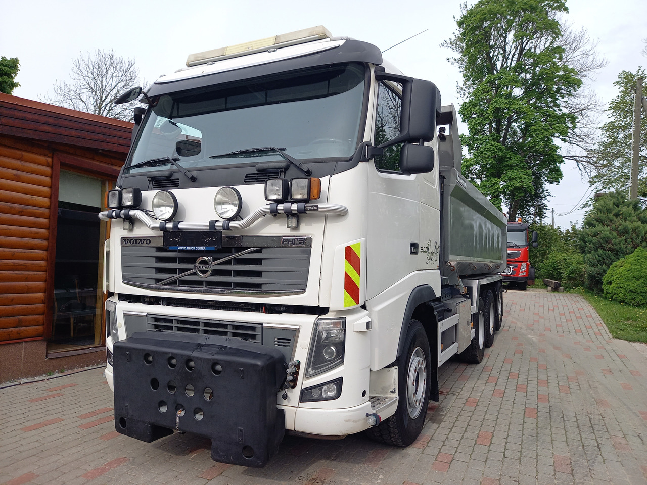 VOLVO FH16, 8x4, BIG AXLES, RETARDER, GW 39500 KG - Camión volquete: foto 3 VOLVO FH16, 8x4, BIG AXLES, RETARDER, GW 39500 KG - Camión volquete: foto 3