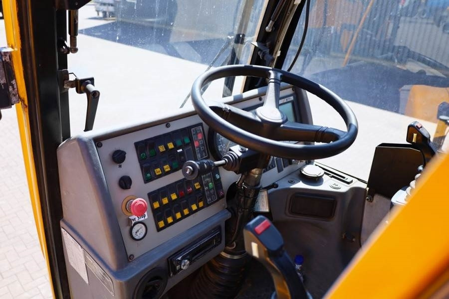 Demag AC30 City Diesel, 4x4x4 Drive, 30t Capacity, 25m M - Grúa todo terreno: foto 5 Demag AC30 City Diesel, 4x4x4 Drive, 30t Capacity, 25m M - Grúa todo terreno: foto 5