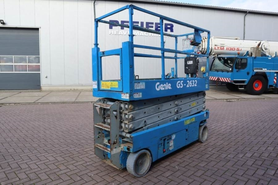 Genie GS2632 Electric, Working Height 10m, 227kg Capacit - Plataforma de tijeras: foto 3 Genie GS2632 Electric, Working Height 10m, 227kg Capacit - Plataforma de tijeras: foto 3