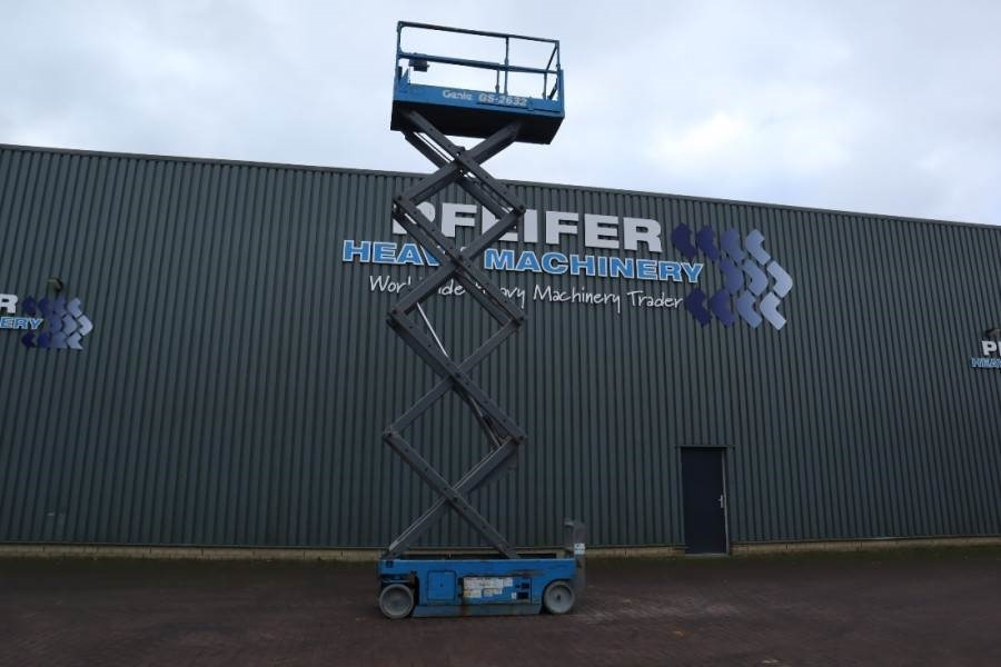 Genie GS2632 Electric, Working Height 10m, 227kg Capacit - Plataforma de tijeras: foto 3 Genie GS2632 Electric, Working Height 10m, 227kg Capacit - Plataforma de tijeras: foto 3