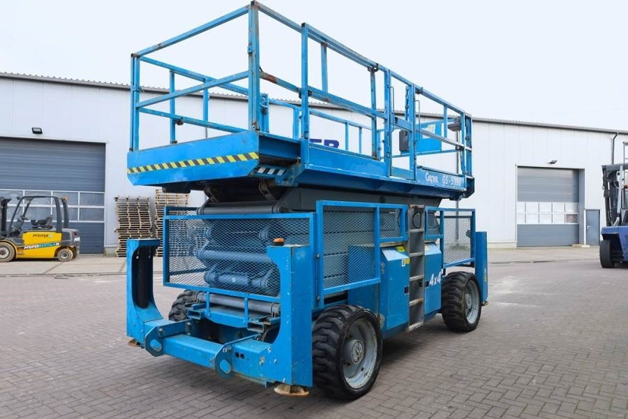 Genie GS5390 Diesel, 4x4 Drive, 18.15m Working Height, 6 - Plataforma de tijeras: foto 2 Genie GS5390 Diesel, 4x4 Drive, 18.15m Working Height, 6 - Plataforma de tijeras: foto 2