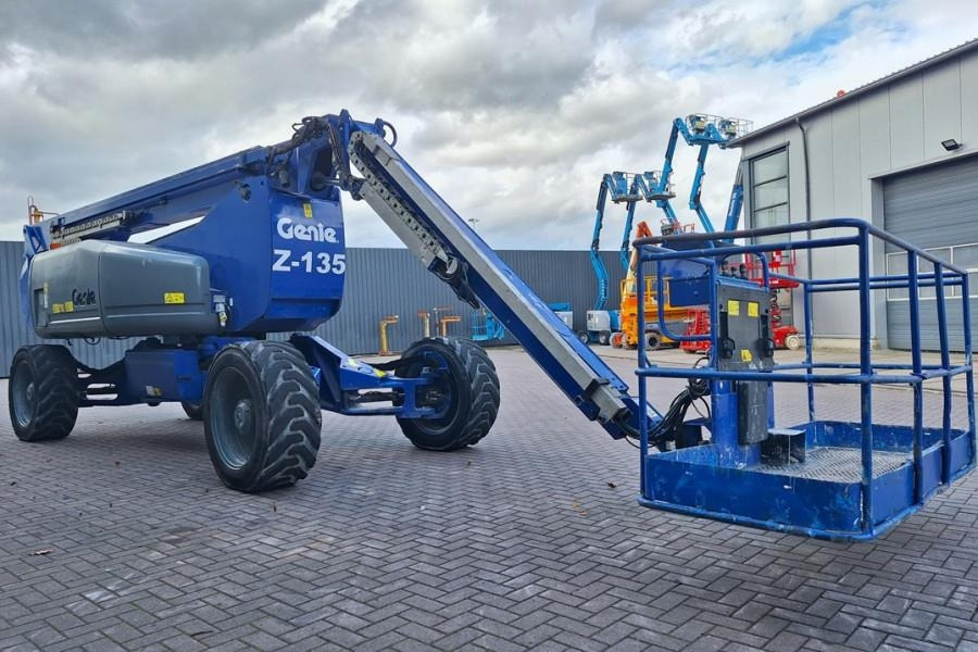 Plataforma articulada Genie Z135/70 Diesel, 4x4x4 Drive, 43m Lifting Height, 2: foto 7 Plataforma articulada Genie Z135/70 Diesel, 4x4x4 Drive, 43m Lifting Height, 2: foto 7