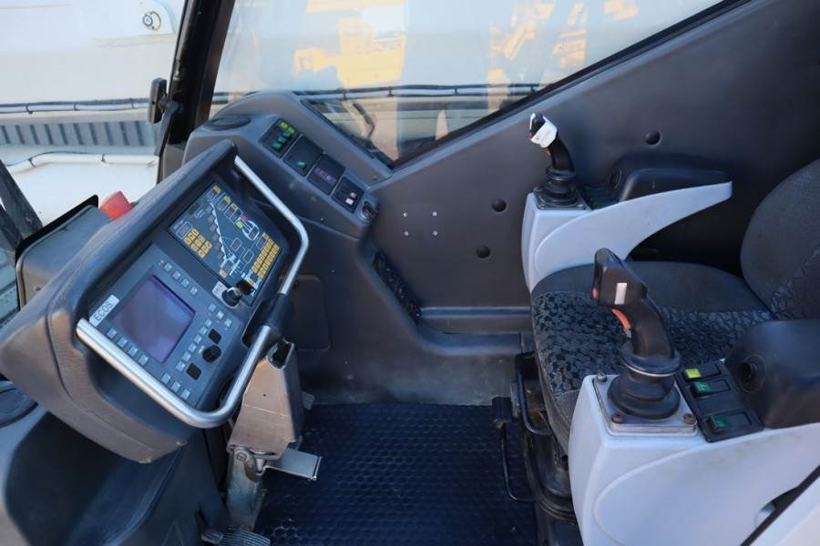 Grove GMK3055 Diesel, 6x6x6, 55t Capacity, 43m Main Boom - Grúa todo terreno: foto 5 Grove GMK3055 Diesel, 6x6x6, 55t Capacity, 43m Main Boom - Grúa todo terreno: foto 5