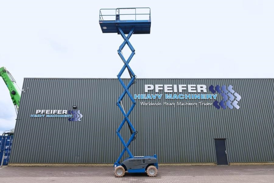 Haulotte Compact 12RTE Electric, 12m Working Height, 450kg - Plataforma de tijeras: foto 3 Haulotte Compact 12RTE Electric, 12m Working Height, 450kg - Plataforma de tijeras: foto 3