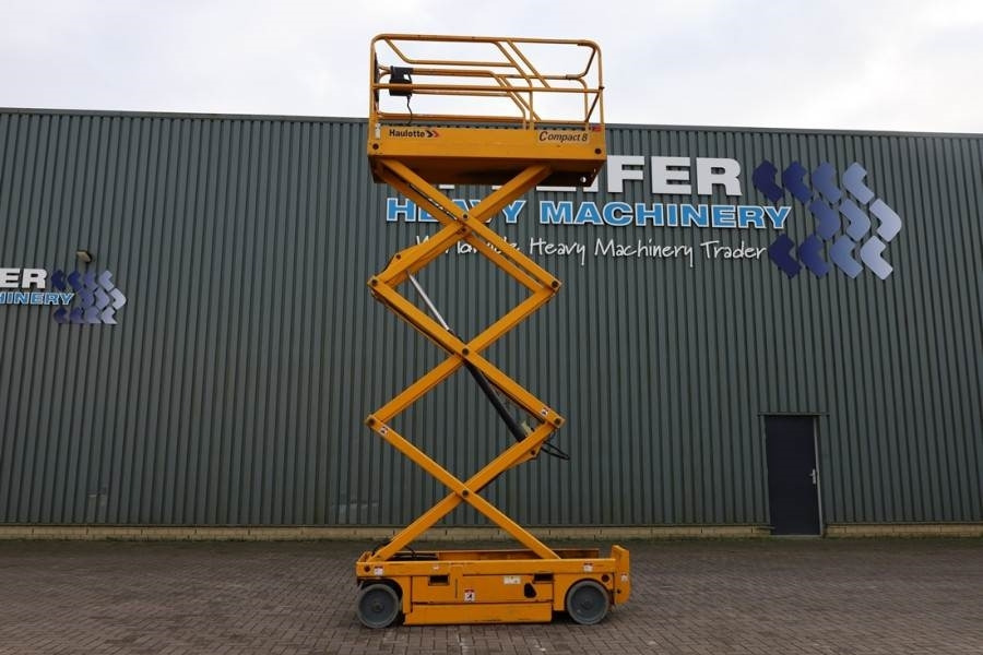 Haulotte Compact 8 Electric, 8.2m Working Height, 350kg Cap - Plataforma de tijeras: foto 3 Haulotte Compact 8 Electric, 8.2m Working Height, 350kg Cap - Plataforma de tijeras: foto 3