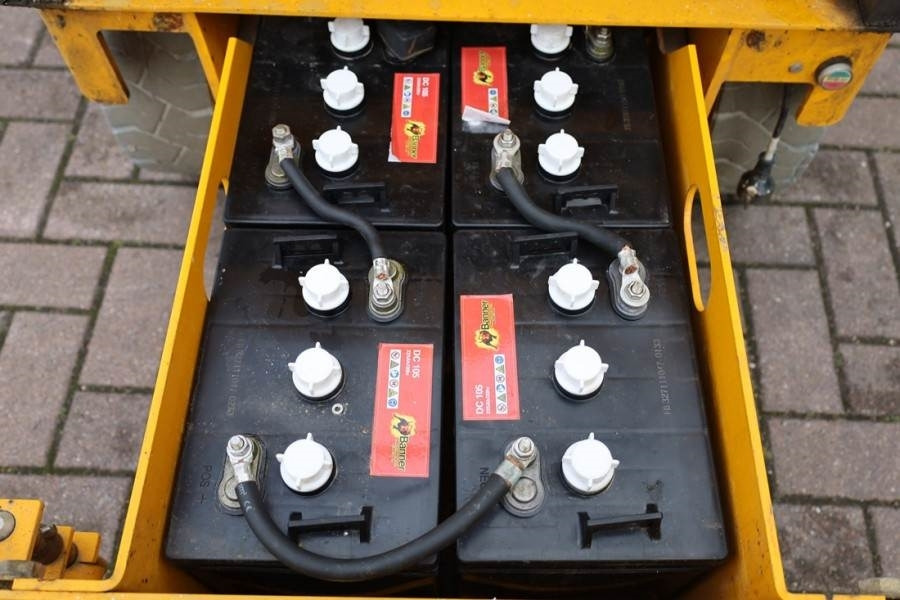 Haulotte Compact 8 Electric, 8.2m Working Height, 350kg Cap - Plataforma de tijeras: foto 4 Haulotte Compact 8 Electric, 8.2m Working Height, 350kg Cap - Plataforma de tijeras: foto 4