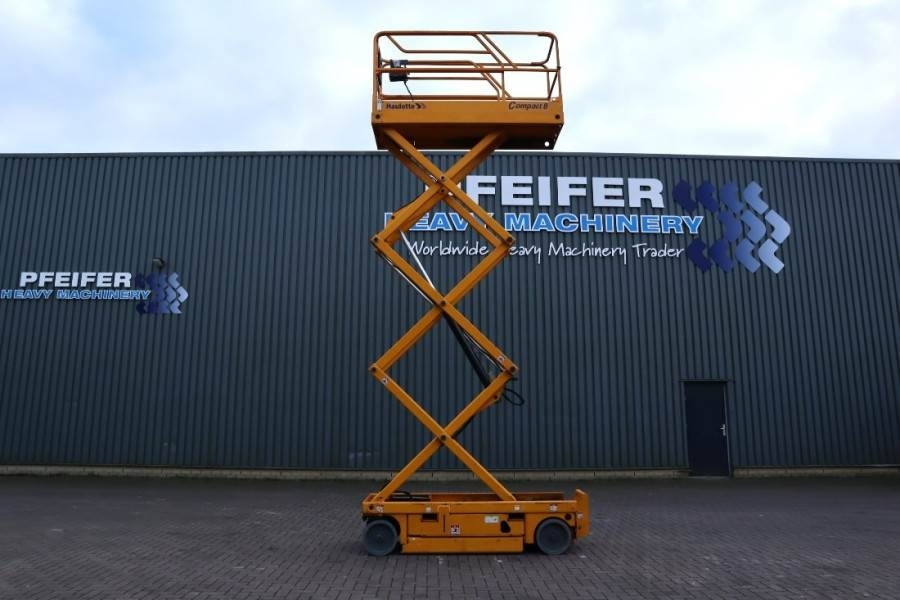 Haulotte Compact 8 Electric, 8.2m Working Height, 350kg Cap - Plataforma de tijeras: foto 3 Haulotte Compact 8 Electric, 8.2m Working Height, 350kg Cap - Plataforma de tijeras: foto 3