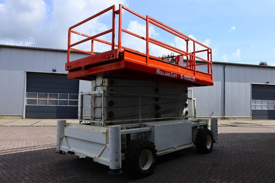 Holland Lift B-195DL25-4WD Diesel, 4x4 Drive, 21.5m Working Hei - Plataforma de tijeras: foto 2 Holland Lift B-195DL25-4WD Diesel, 4x4 Drive, 21.5m Working Hei - Plataforma de tijeras: foto 2