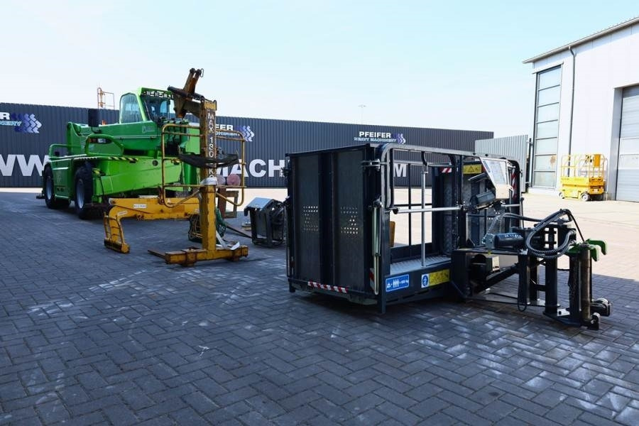 Merlo ROTO 40.26 MCSS Equipped With Various Attachments, - Manipulador telescópico: foto 5 Merlo ROTO 40.26 MCSS Equipped With Various Attachments, - Manipulador telescópico: foto 5