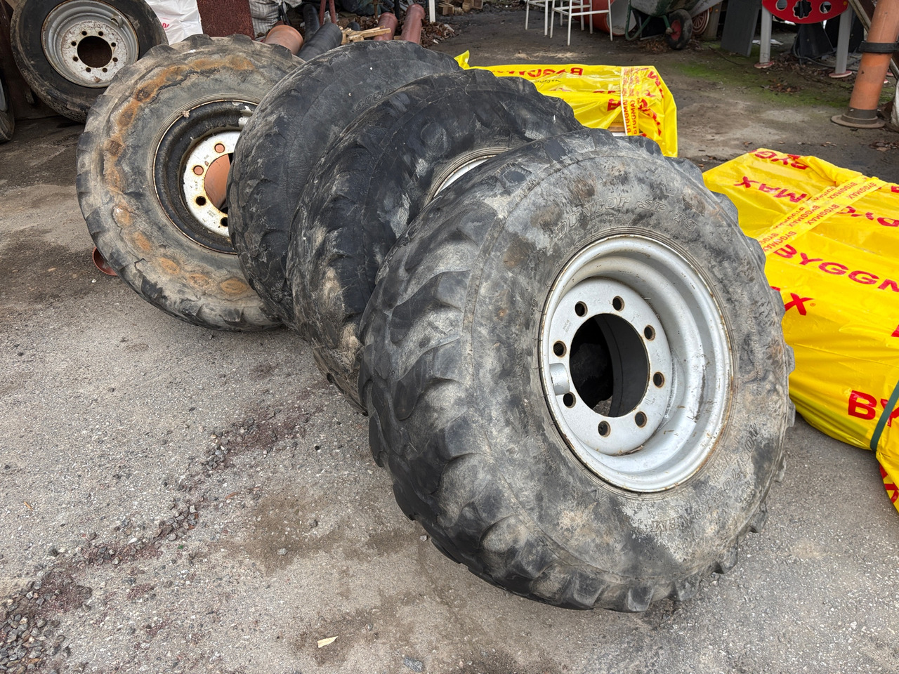 Dunlop SP T9 - Neumático para Maquinaria de construcción: foto 1 Dunlop SP T9 - Neumático para Maquinaria de construcción: foto 1