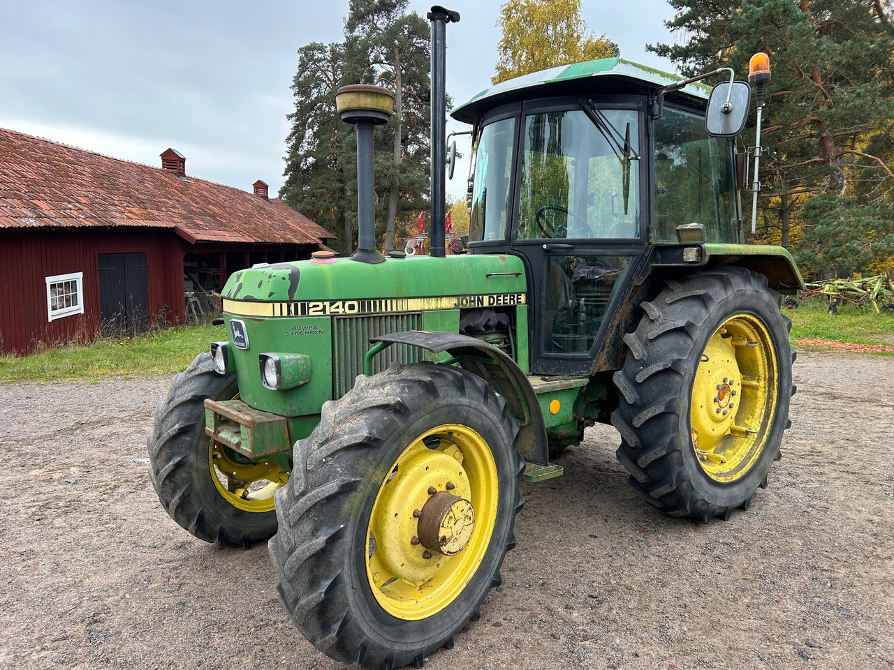 John Deere 2140 - Tractor: foto 1 John Deere 2140 - Tractor: foto 1