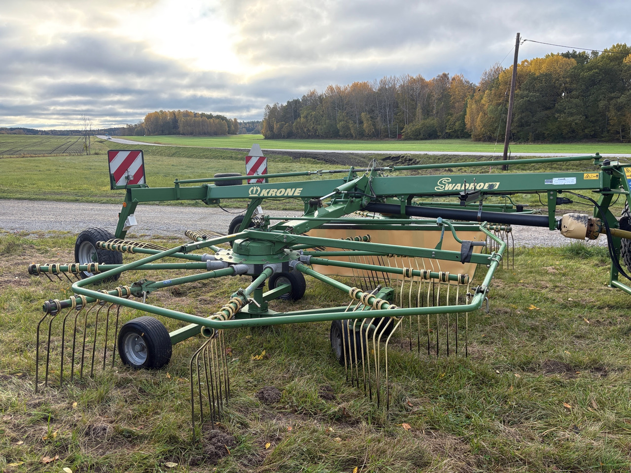 Krone Swadro 700 - Henificadora: foto 1 Krone Swadro 700 - Henificadora: foto 1
