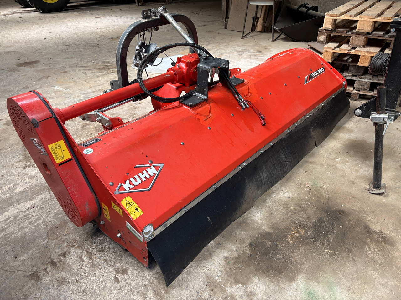 Kuhn BKE 250 - Desbrozadora de martillos/ Trituradora: foto 1 Kuhn BKE 250 - Desbrozadora de martillos/ Trituradora: foto 1