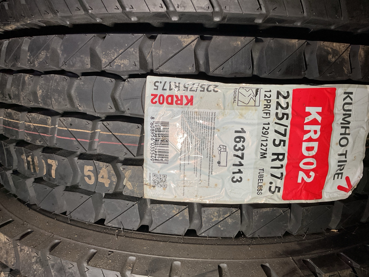 Kumho 225/75R17.5 - Neumático para Camión: foto 1 Kumho 225/75R17.5 - Neumático para Camión: foto 1