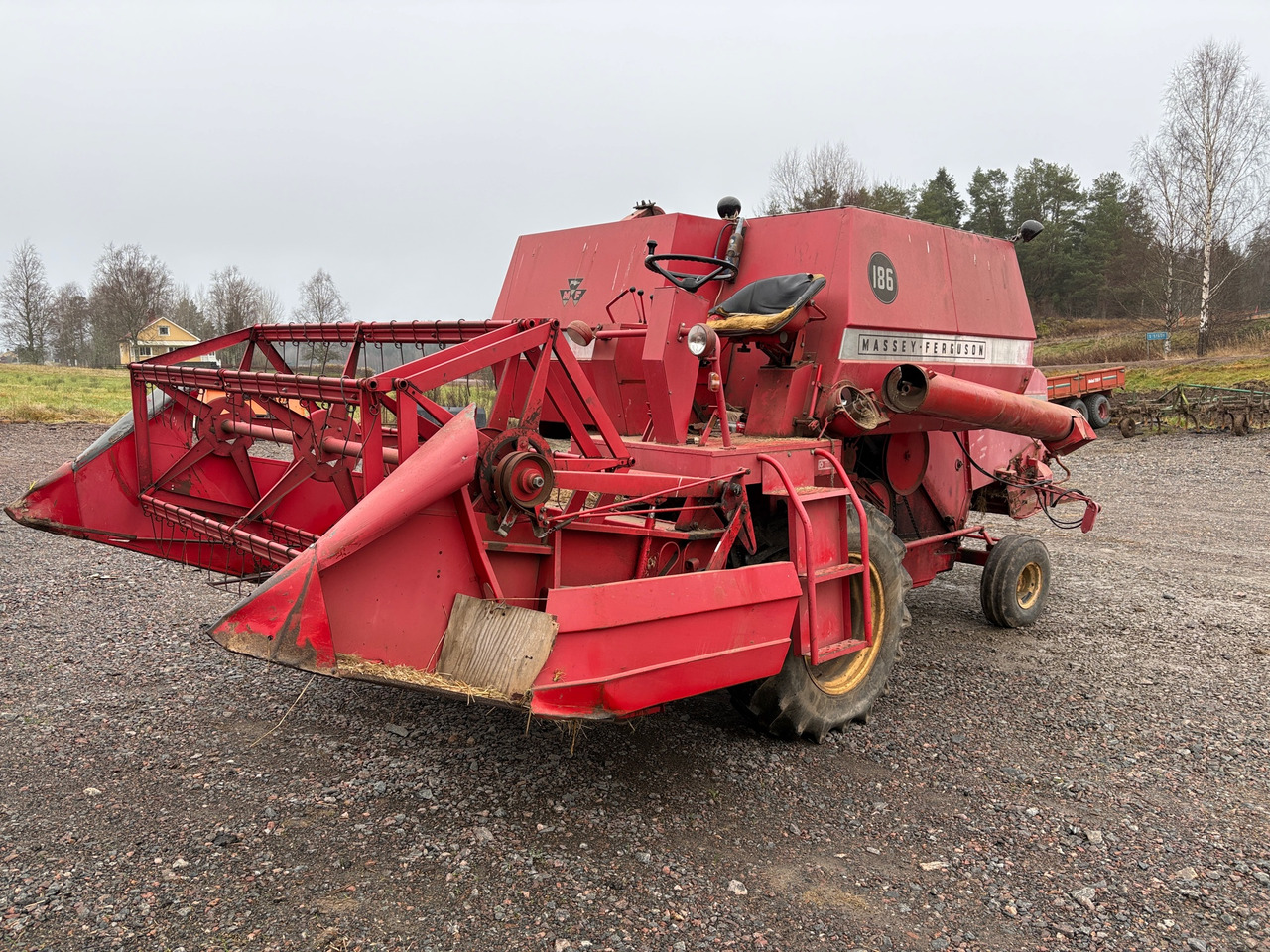 Massey Ferguson 186 - Cosechadora de granos: foto 1 Massey Ferguson 186 - Cosechadora de granos: foto 1
