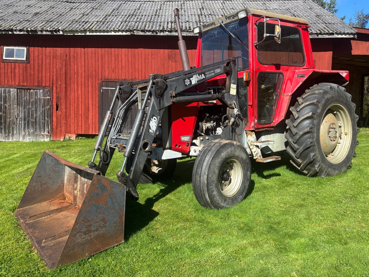 Massey Ferguson 575 - Tractor: foto 1 Massey Ferguson 575 - Tractor: foto 1