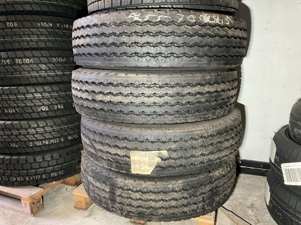 Michelin 255/70R22.5 - Neumático para Camión: foto 1 Michelin 255/70R22.5 - Neumático para Camión: foto 1