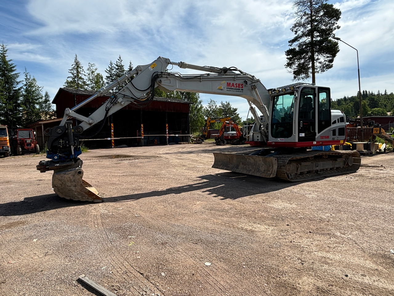 Takeuchi TB2150R - Excavadora: foto 1 Takeuchi TB2150R - Excavadora: foto 1