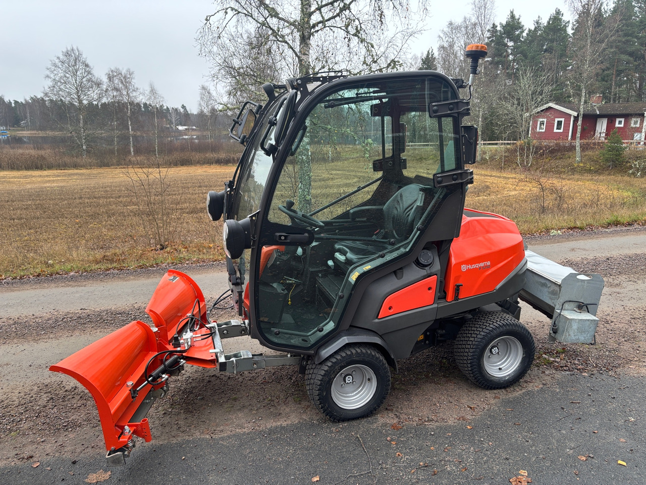 Husqvarna P 525D - Vehículo municipal: foto 1 Husqvarna P 525D - Vehículo municipal: foto 1