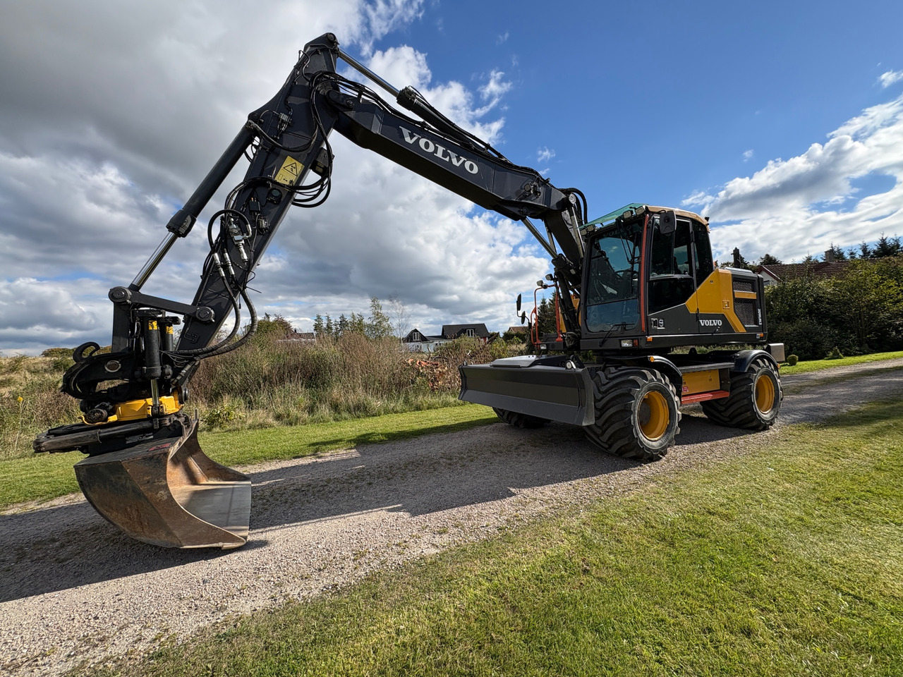 Volvo EW160E - Excavadora: foto 1 Volvo EW160E - Excavadora: foto 1